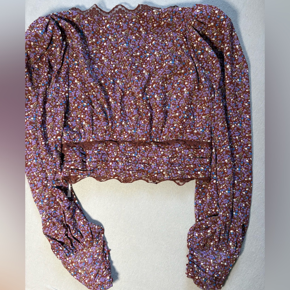 ASTR The Label NWT Brown and Purple Floral Top Size M - Picture 10 of 12